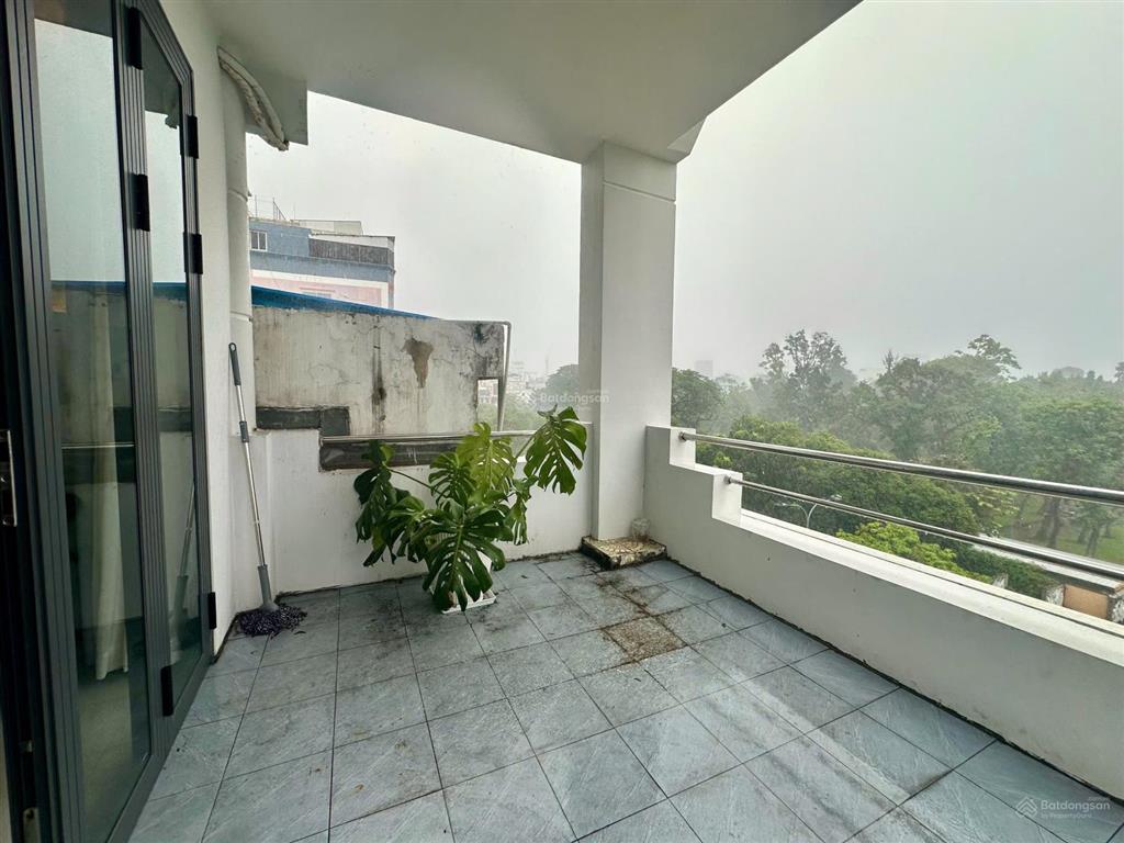 Căn hộ cho thuê 1pn 50m² quận 1 có ban công thoáng, full nội thất, gần công viên lê văn tám