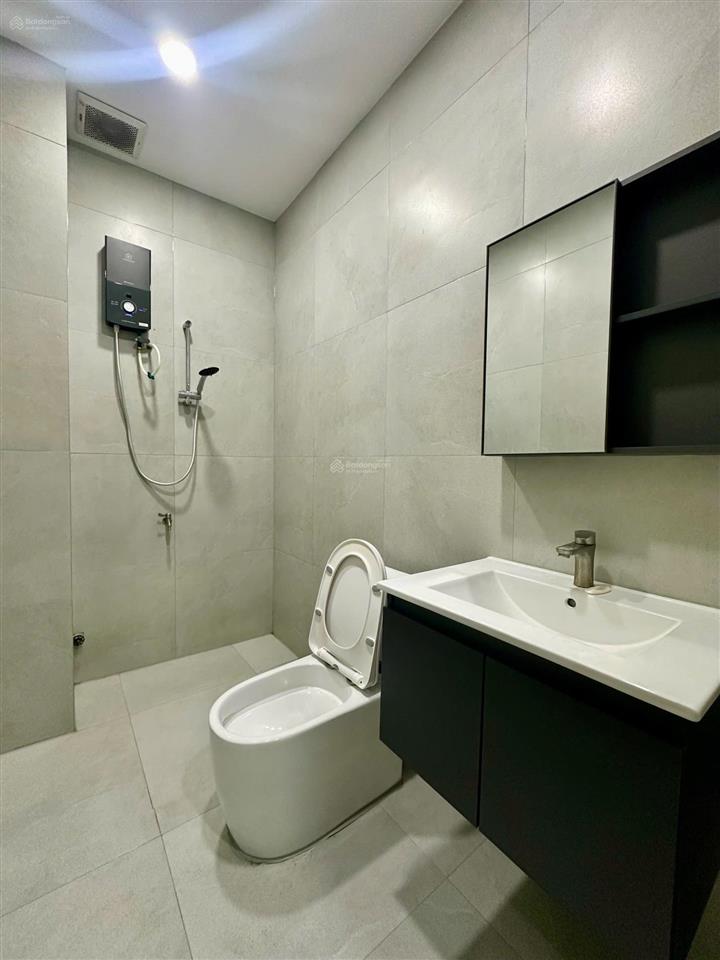 Căn hộ cho thuê 1pn 50m² quận 1 có ban công thoáng, full nội thất, gần công viên lê văn tám