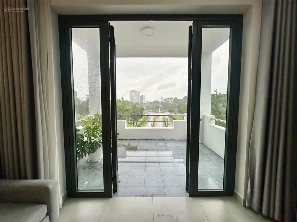 Căn hộ cho thuê 1pn 50m² quận 1 có ban công thoáng, full nội thất, gần công viên lê văn tám