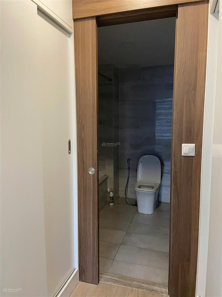Ngộp bán lỗ 1 tỷ căn hộ 2pn 2wc kingdom101 q10, view q1 độc tôn thời điểm này.  0825 863 ***