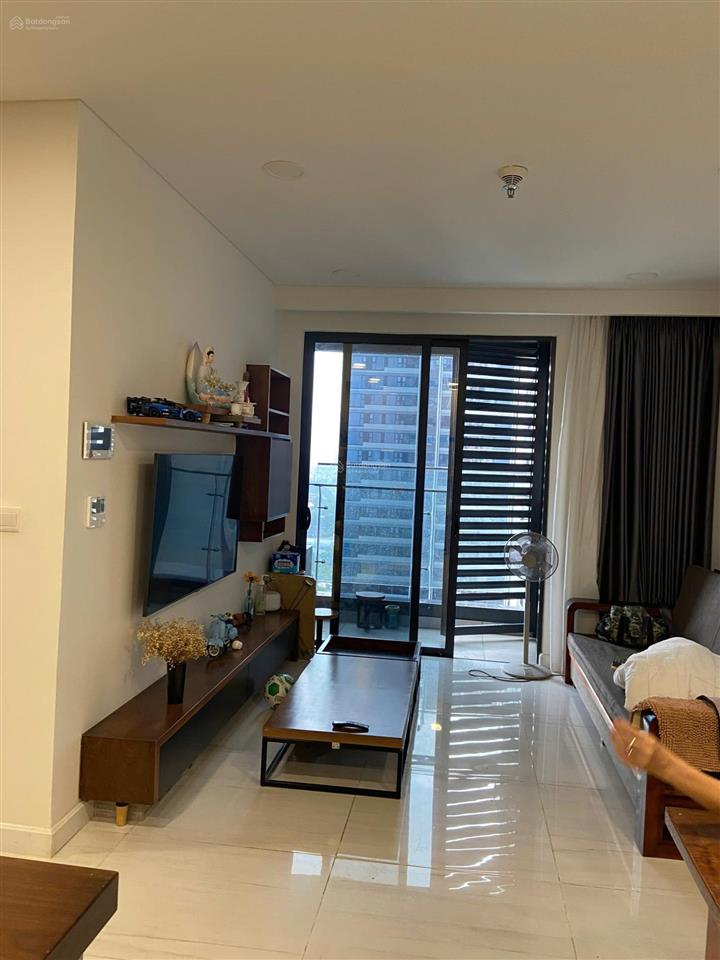 Ngộp bán lỗ 1 tỷ căn hộ 2pn 2wc kingdom101 q10, view q1 độc tôn thời điểm này.  0825 863 ***