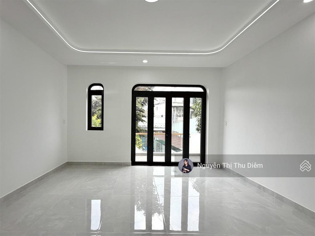 Sát mặt tiền  ngay chợ bà chiểu  66m2 (4.5x14)  2 tầng mới  3 pn  đường trước nhà 8m  7.5 tỷ
