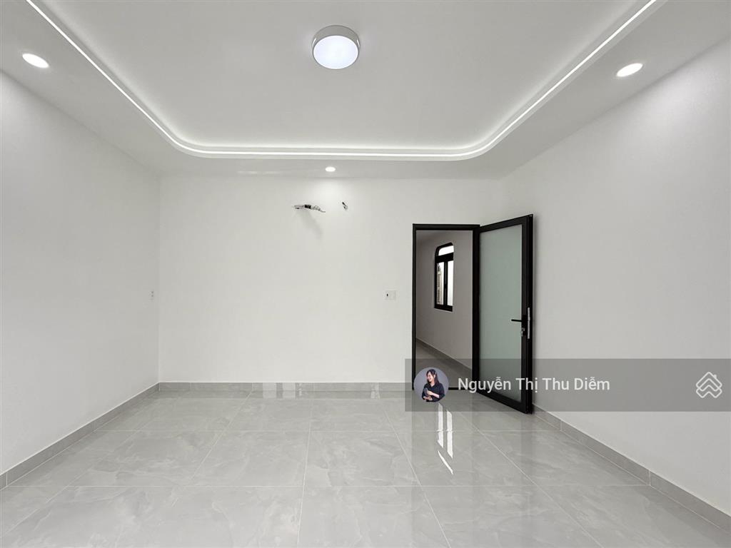 Sát mặt tiền  ngay chợ bà chiểu  66m2 (4.5x14)  2 tầng mới  3 pn  đường trước nhà 8m  7.5 tỷ
