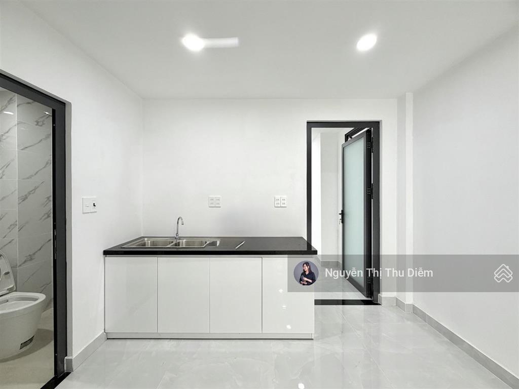 Sát mặt tiền  ngay chợ bà chiểu  66m2 (4.5x14)  2 tầng mới  3 pn  đường trước nhà 8m  7.5 tỷ