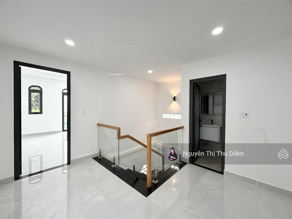 Sát mặt tiền  ngay chợ bà chiểu  66m2 (4.5x14)  2 tầng mới  3 pn  đường trước nhà 8m  7.5 tỷ