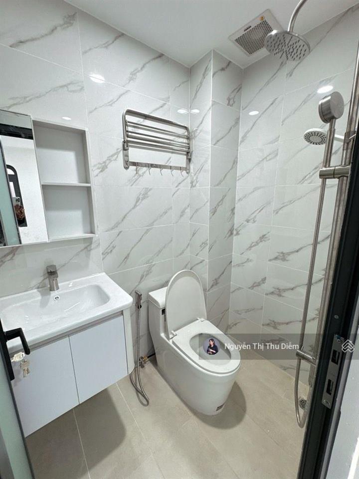 Sát mặt tiền  ngay chợ bà chiểu  66m2 (4.5x14)  2 tầng mới  3 pn  đường trước nhà 8m  7.5 tỷ