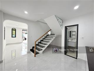 Sát mặt tiền  ngay chợ bà chiểu  66m2 (4.5x14)  2 tầng mới  3 pn  đường trước nhà 8m  7.5 tỷ