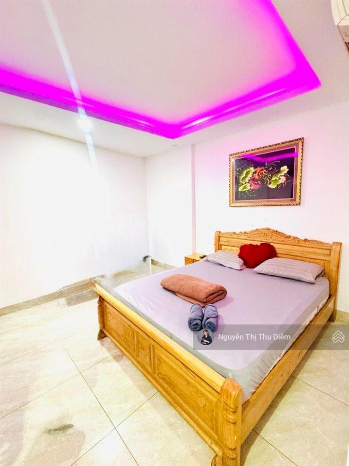 Khu vip đường hoa phú nhuận  khách sạn cc dòng tiền 200 tr/tháng  dt 91 m²  5 tầng  thang máy
