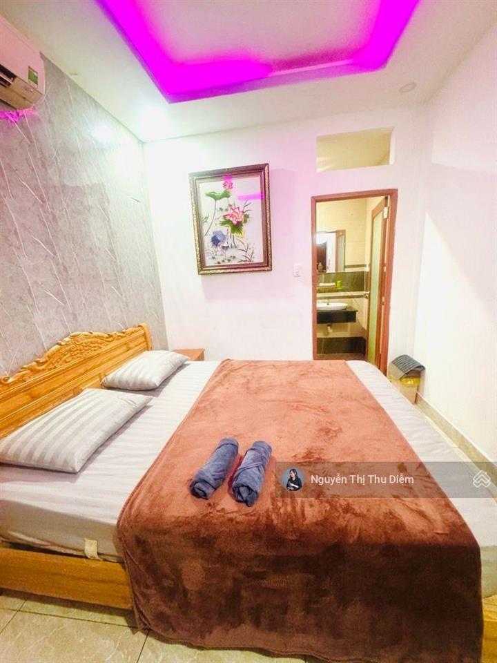 Khu vip đường hoa phú nhuận  khách sạn cc dòng tiền 200 tr/tháng  dt 91 m²  5 tầng  thang máy