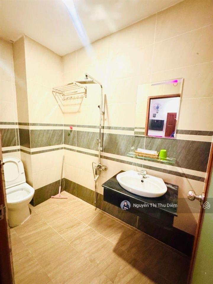 Khu vip đường hoa phú nhuận  khách sạn cc dòng tiền 200 tr/tháng  dt 91 m²  5 tầng  thang máy
