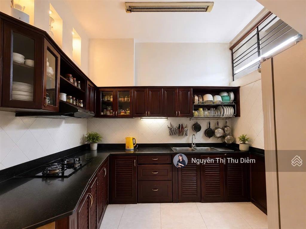 Hẻm 4m  khu vip huỳnh văn bánh  4 tầng btct  52m²  gần mặt tiền