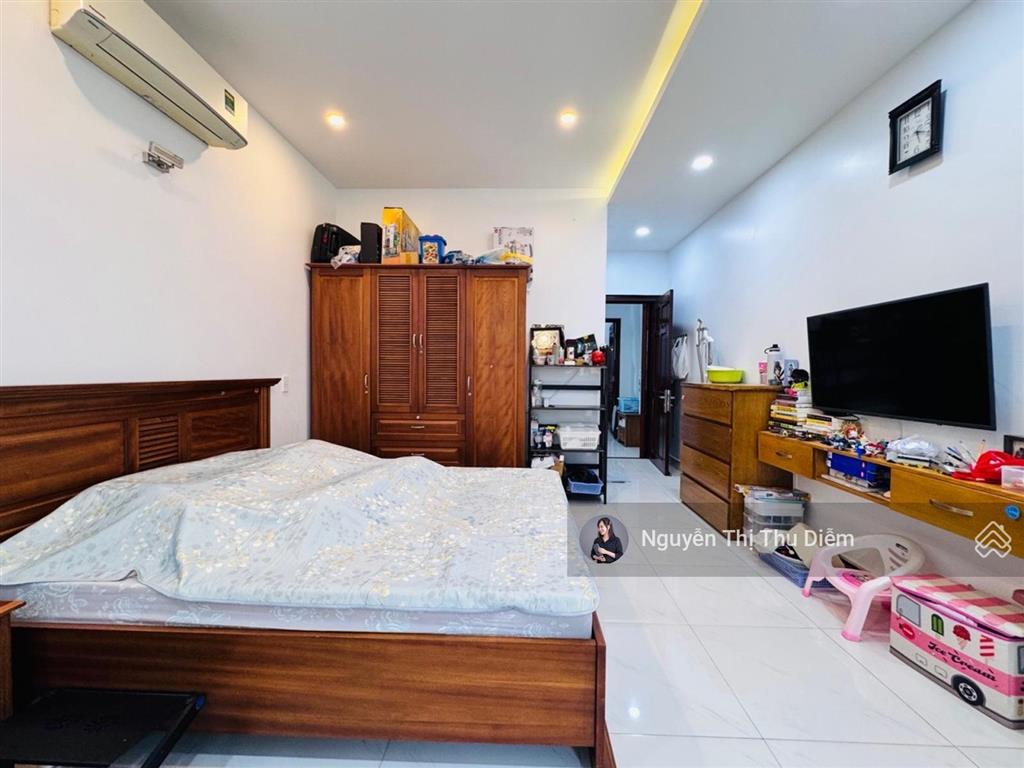 Ô tô 7 chỗ vào nhà  lê quang định 70m2 (4.2m x 16m)  nở hậu 7m  4 tầng btct  có pn tầng trệt