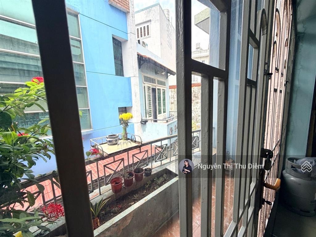 51m2 (8m x 7m)  2 tầng  gần mặt tiền  nhà chia làm 2 căn riêng biệt  chỉ 109tr/m2