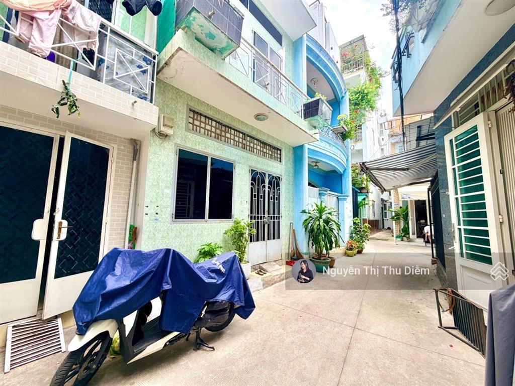 51m2 (8m x 7m)  2 tầng  gần mặt tiền  nhà chia làm 2 căn riêng biệt  chỉ 109tr/m2