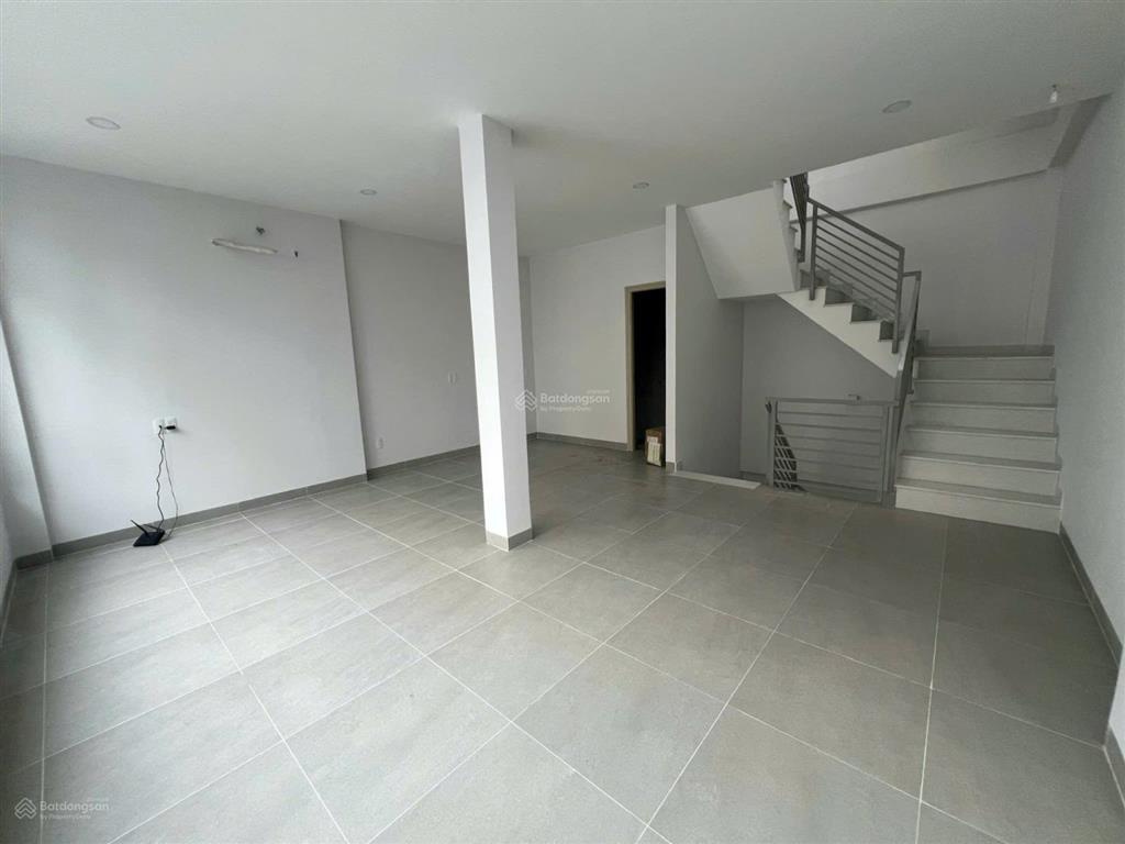 Hiếm có! nhà phố kinh doanh đầu hoàng hoa thám  cộng hòa (tân bình) hẻm 8m cận kề ga t3