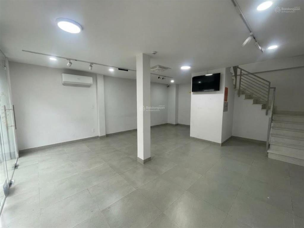 Hiếm có! nhà phố kinh doanh đầu hoàng hoa thám  cộng hòa (tân bình) hẻm 8m cận kề ga t3