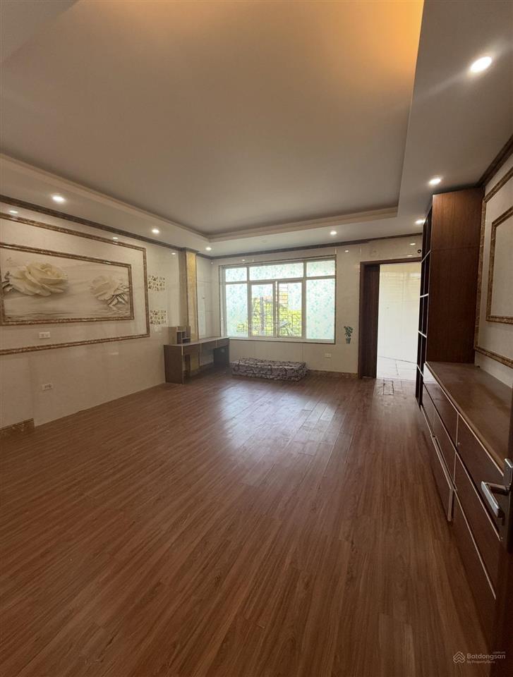 Chính chủ hạ giá cho thuê nhà 6 tầng mặt phố miếu đầm giá rẻ