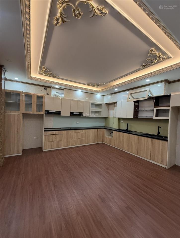 Chính chủ hạ giá cho thuê nhà 6 tầng mặt phố miếu đầm giá rẻ