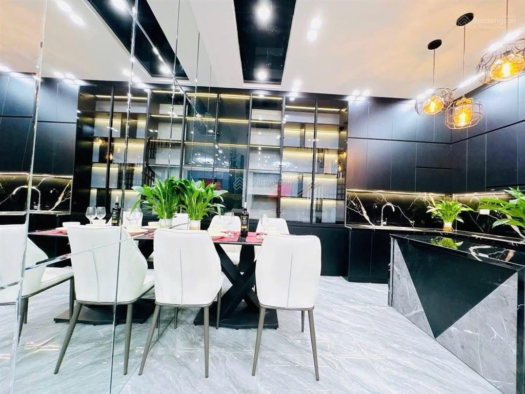 Nhà 5 tầng xây mới đầy đủ nội thất, diện tích 45m², mặt tiền 4m.