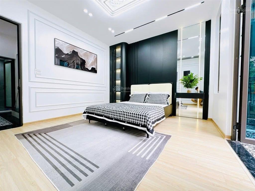 Nhà 5 tầng xây mới đầy đủ nội thất, diện tích 45m², mặt tiền 4m.