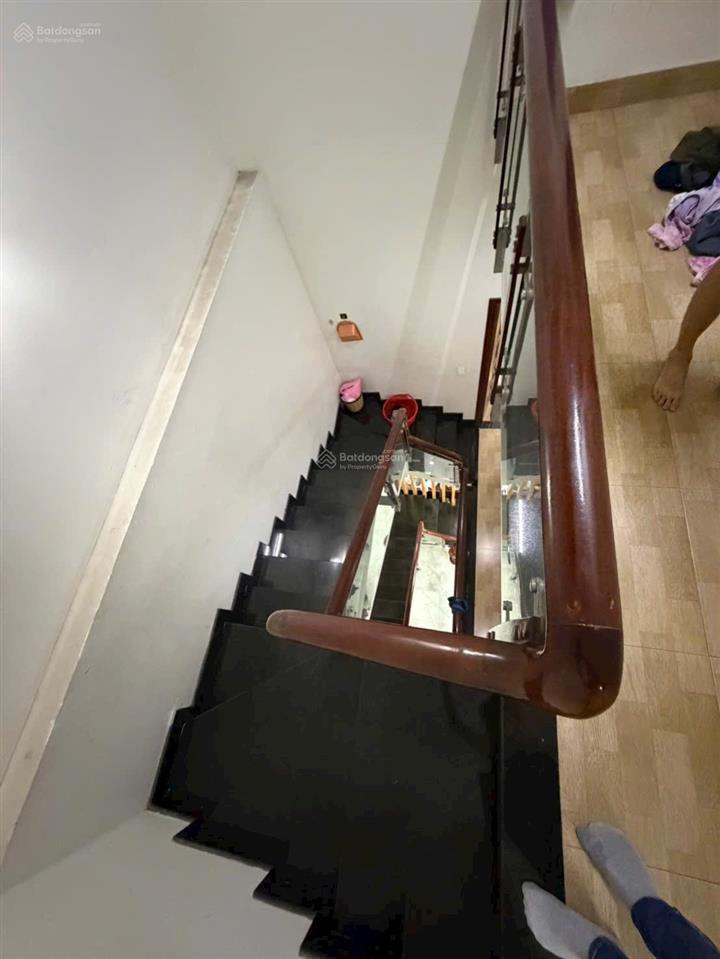 Tôi bán nhà 3 tầng 3pn dt 57m2, hẻm xe hơi 7 chỗ vô nhà  đường đình phong phú  giá nhỉnh 6ty