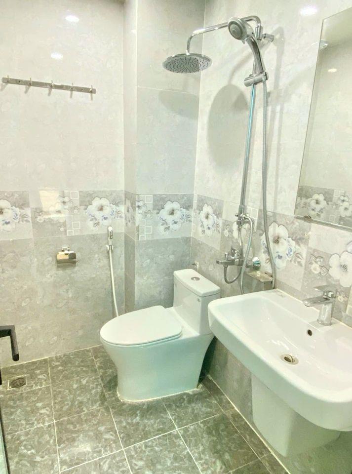 BÁN NHÀ PHƯỜNG HOÀNG LIỆT - 8.18 TỶ, 40M2 Ô TÔ ĐỖ CỬA, VÀO NHÀ.