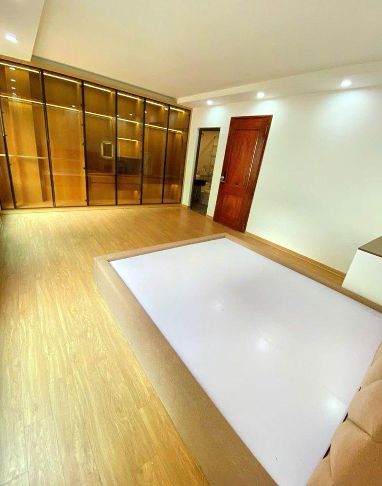 BÁN NHÀ PHƯỜNG HOÀNG LIỆT - 8.18 TỶ, 40M2 Ô TÔ ĐỖ CỬA, VÀO NHÀ.