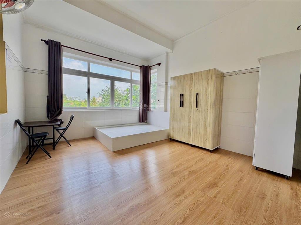 Biệt thự mini 2 tầng ngay vincom thủ đức, sát mt hoàng diệu 2, dt 110m2, giá 7,5tỷ, shr.