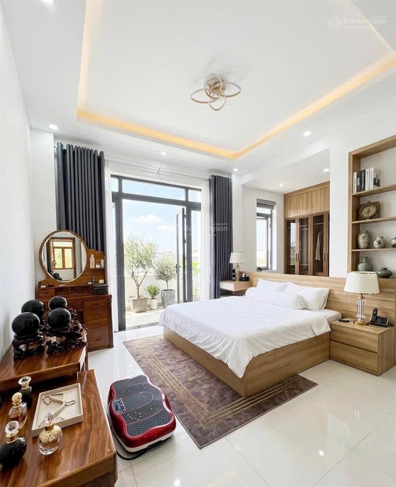 Biệt thự mini 2 tầng ngay vincom thủ đức, sát mt hoàng diệu 2, dt 110m2, giá 7,5tỷ, shr.