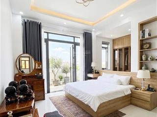 Biệt thự mini 2 tầng ngay vincom thủ đức, sát mt hoàng diệu 2, dt 110m2, giá 7,5tỷ, shr.