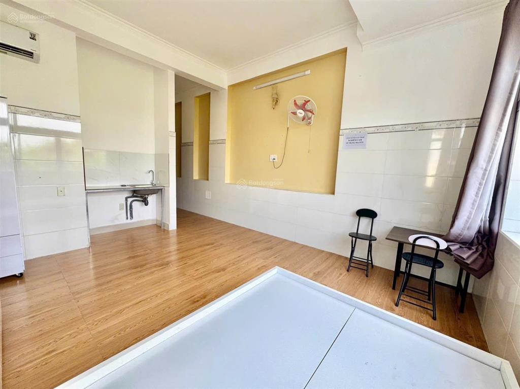 Biệt thự mini 2 tầng ngay vincom thủ đức, sát mt hoàng diệu 2, dt 110m2, giá 7,5tỷ, shr.