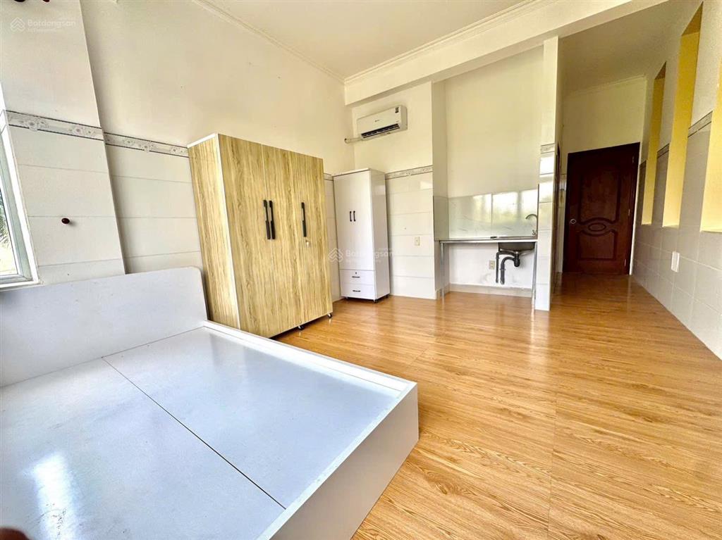 Biệt thự mini 2 tầng ngay vincom thủ đức, sát mt hoàng diệu 2, dt 110m2, giá 7,5tỷ, shr.