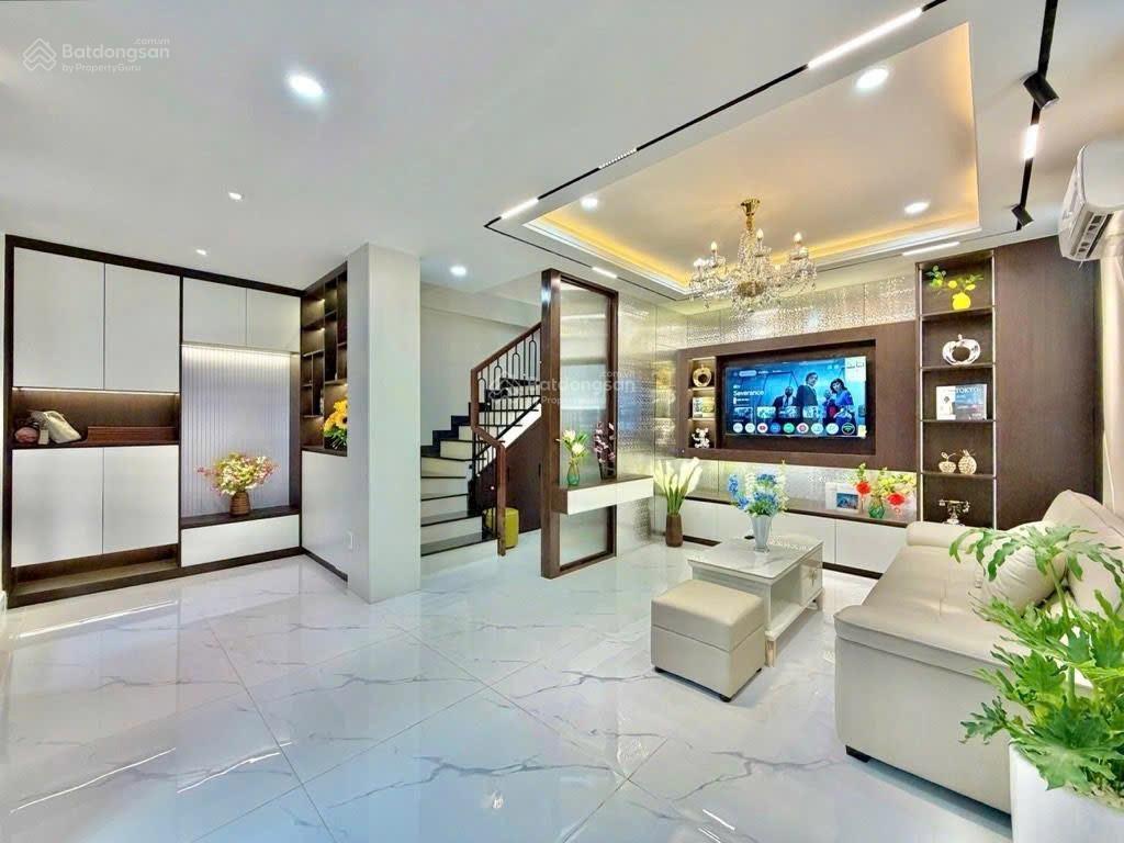 Sở hữu nhà ngay trung tâm thủ đức gần vincom, hoàng diệu 2, dt 110m2 chỉ 7.5 tỷ