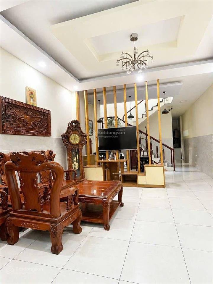 Nhà 2 tầng khu vip, ngay sau lưng giga mall, dt 100m2 nhỉnh 9tỷ, shr, vuông a4.