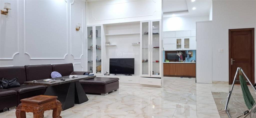 Bán nhà 4 tầng kdc hồng long dt 141m2, đang cho thuê 20tr/tháng giá chỉ 9.9tỷ.