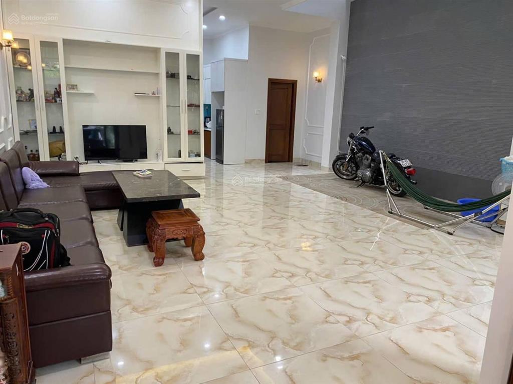 Bán nhà 4 tầng kdc hồng long dt 141m2, đang cho thuê 20tr/tháng giá chỉ 9.9tỷ.