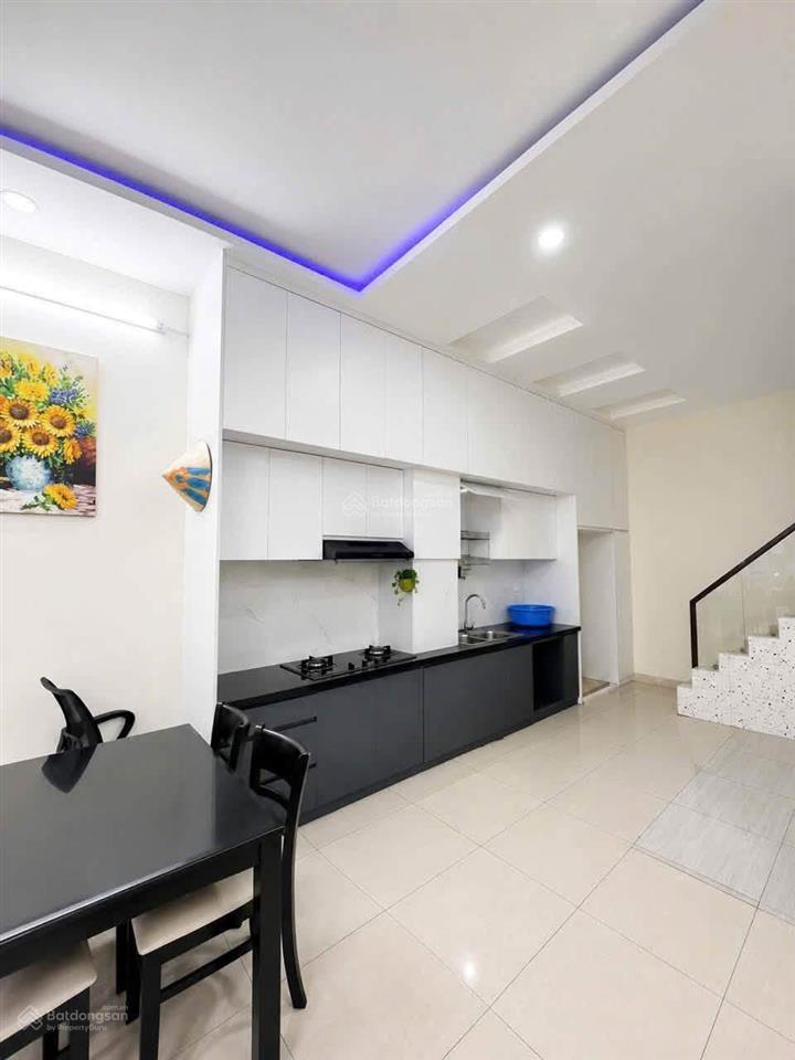 Bán nhà 3 tầng kdc hồng long ngay vạn phúc city shr hoàn công hẻm xe hơi.