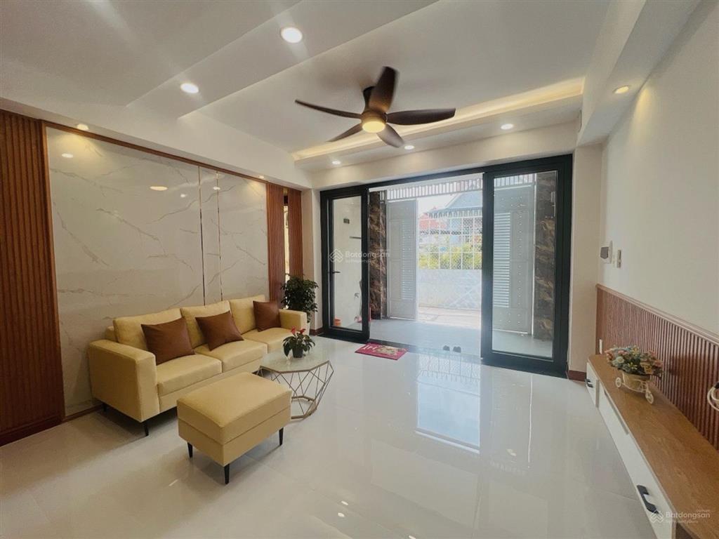 Nhà mới đẹp giá chỉ nhỉnh 6 tỷ đối diện giga mall, sát phạm văn đồng.