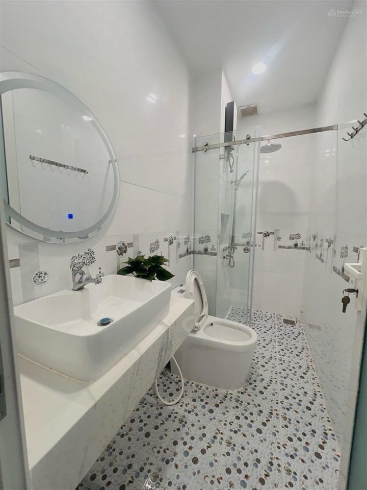 Nhà mới đẹp giá chỉ nhỉnh 6 tỷ đối diện giga mall, sát phạm văn đồng.
