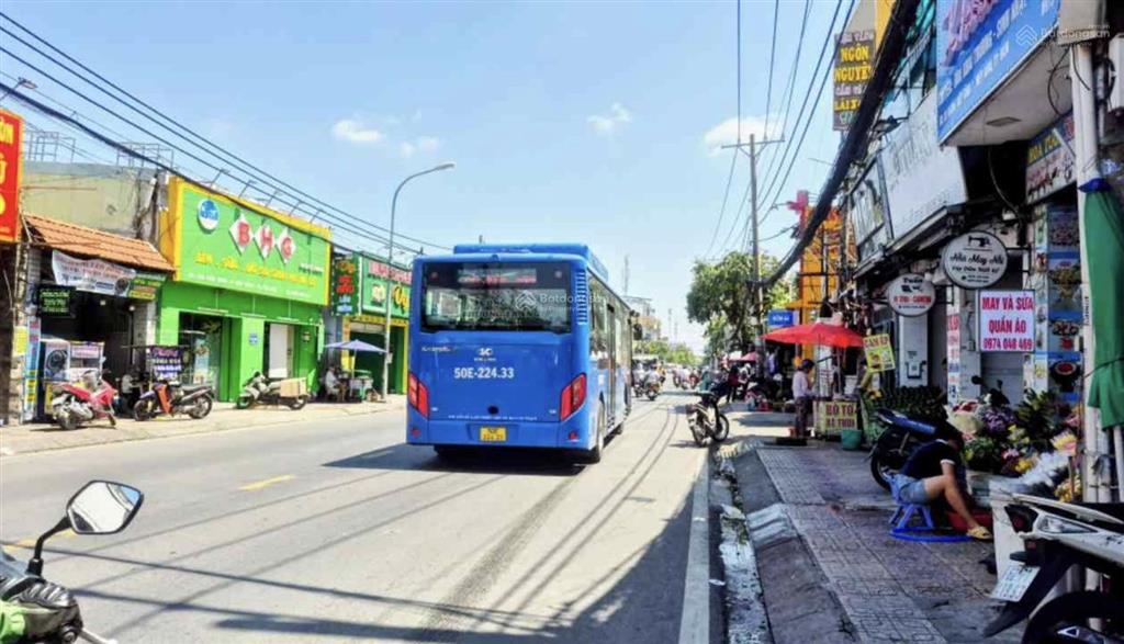 Hiếm có khó tìm đất vàng đối diện giga mall, dt 100m2, shr chỉ 5.5 tỷ.