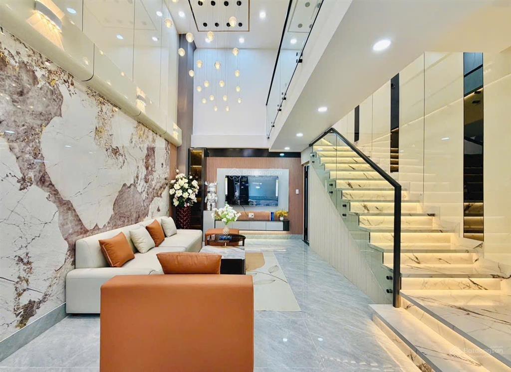 Chỉ 7.1 tỷ sở hữu nhà 3 tầng, shr, đối diện vạn phúc city giá rẻ hiếm còn sót lại.