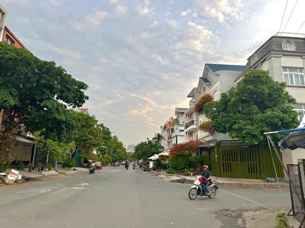 Giá chỉ 6,1 tỷ sở hữu đất khu vip ven sông hiệp bình chánh, sát giga mall, dt 70m2, shr