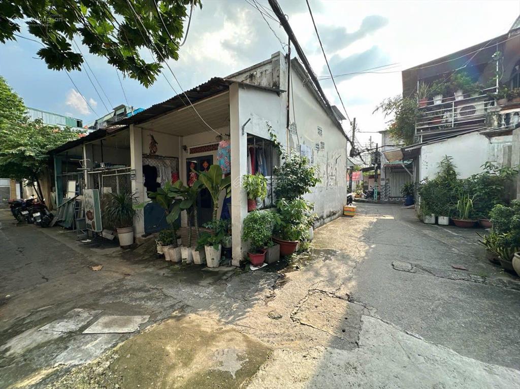 Bán dãy trọ ngay sau giga mall, dt 173m2, shr, giá chỉ 7tỷ6, sang tên ngay.