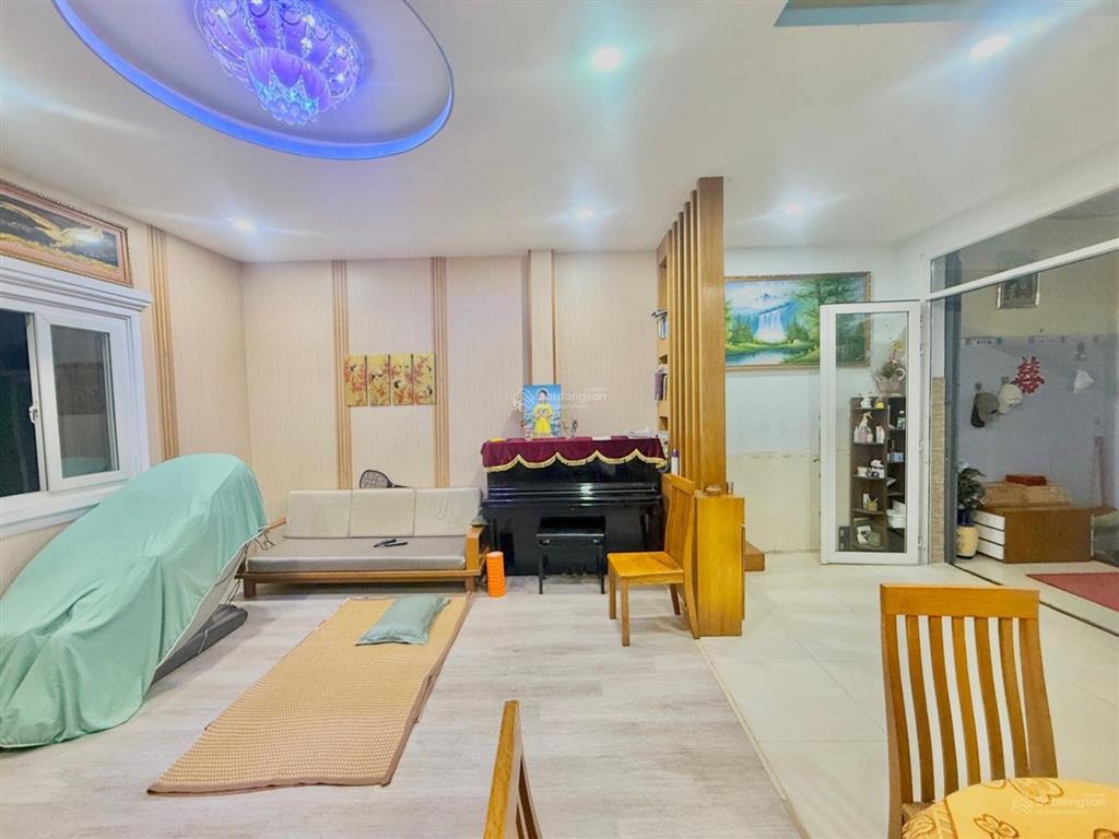 Siêu phẩm nhà 2 tầng đối diện vạn phúc city, dt 110m2, full thổ cư, shr, không quy hoạch nhỉnh 8tỷ.