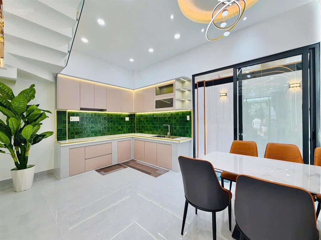 Hàng hiếm l, hxh, phường thủ đức nhà 4 tầng, dt 139m,shr, giá chỉ 8,6 tỷ.