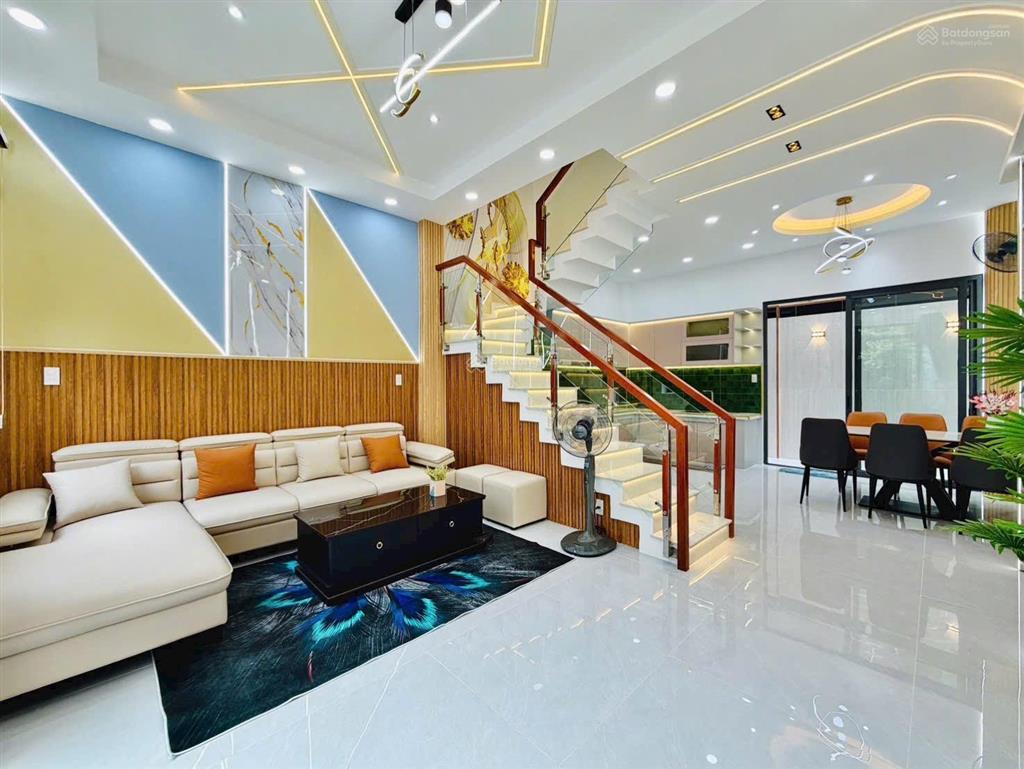 Hàng hiếm l, hxh, phường thủ đức nhà 4 tầng, dt 139m,shr, giá chỉ 8,6 tỷ.