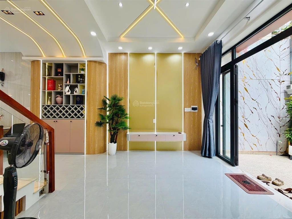 Hàng hiếm l, hxh, phường thủ đức nhà 4 tầng, dt 139m,shr, giá chỉ 8,6 tỷ.