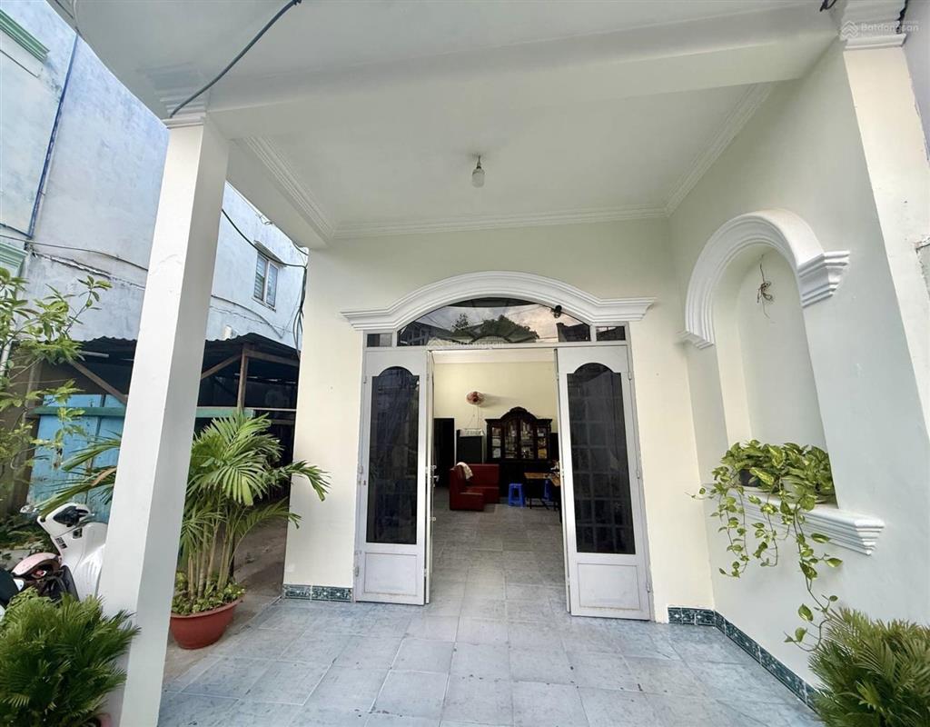 Nhà 2 tầng ngay chợ tam hà dt 150m2, shr, full thổ cư giá nhỉnh 8 tỷ.