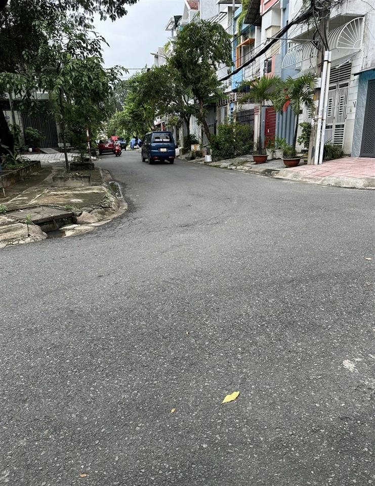 Còn 1 lô đất hiếm có kdc thành ủy đường số 18 phường hiệp bình chánh, dt 70m2, shr nhỉnh 7tỷ.