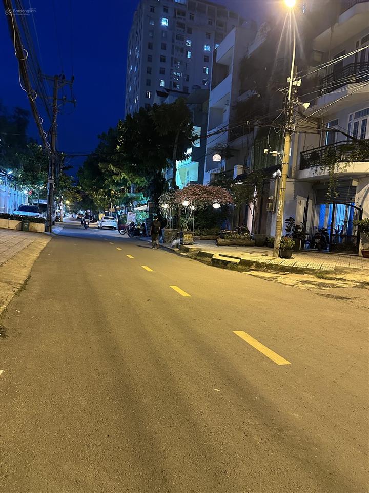 1 lô đối diện công viên trong kdc thành uỷ đường số 18, phường hiệp bình chánh dt 70m2, nhỉnh 7 tỷ.